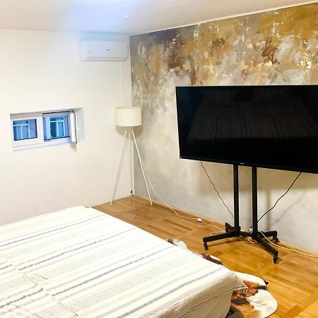 City Center Square Deluxe Nest Podgorica Exteriör bild