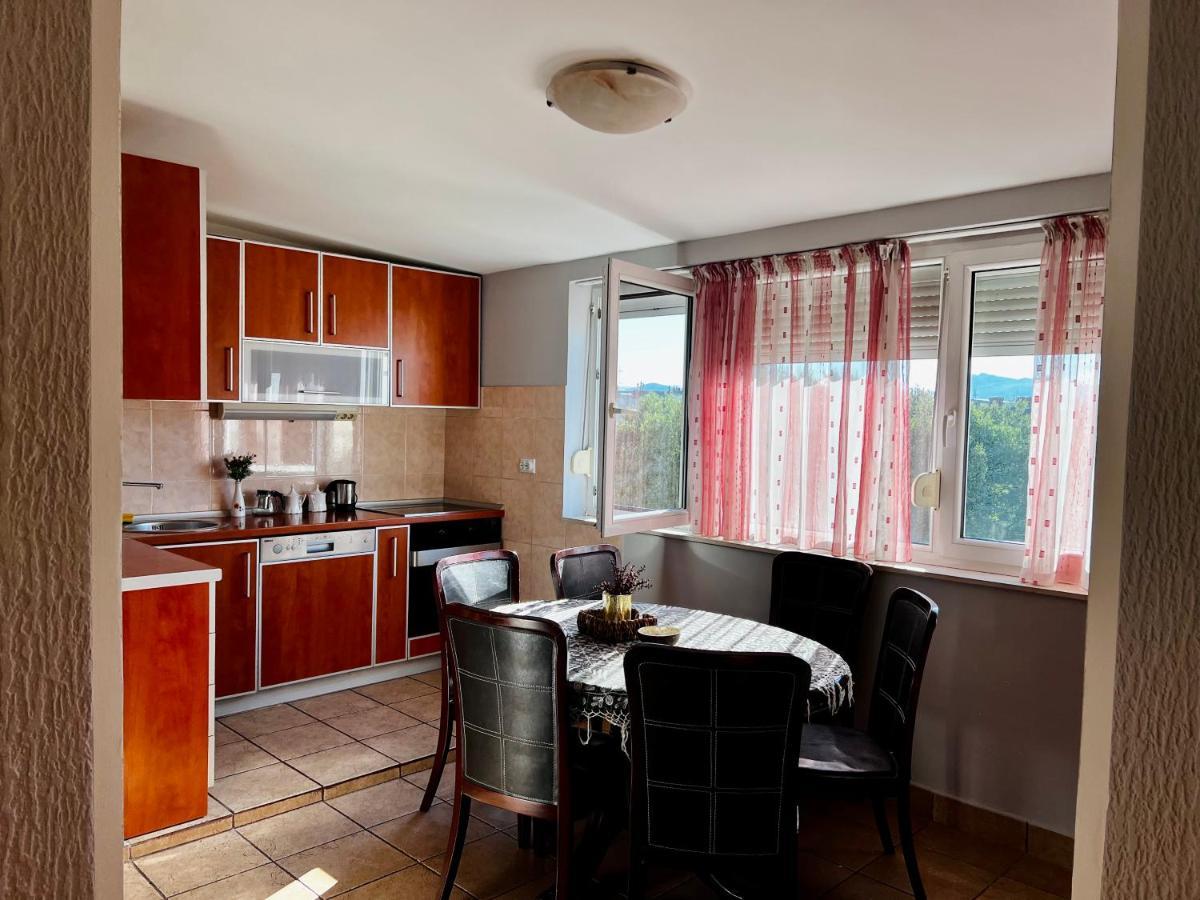 City Center Square Deluxe Nest Podgorica Exteriör bild