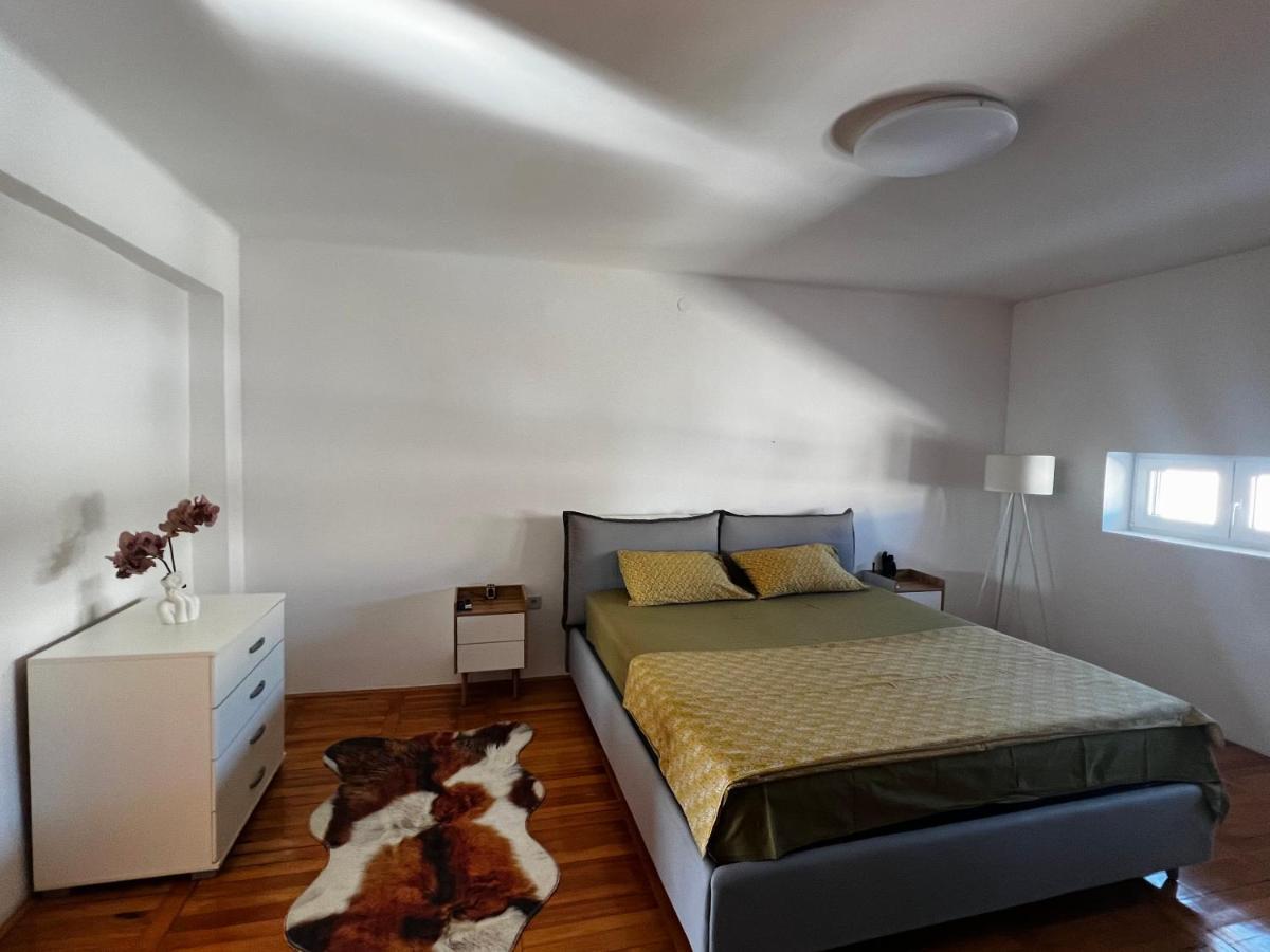City Center Square Deluxe Nest Podgorica Exteriör bild