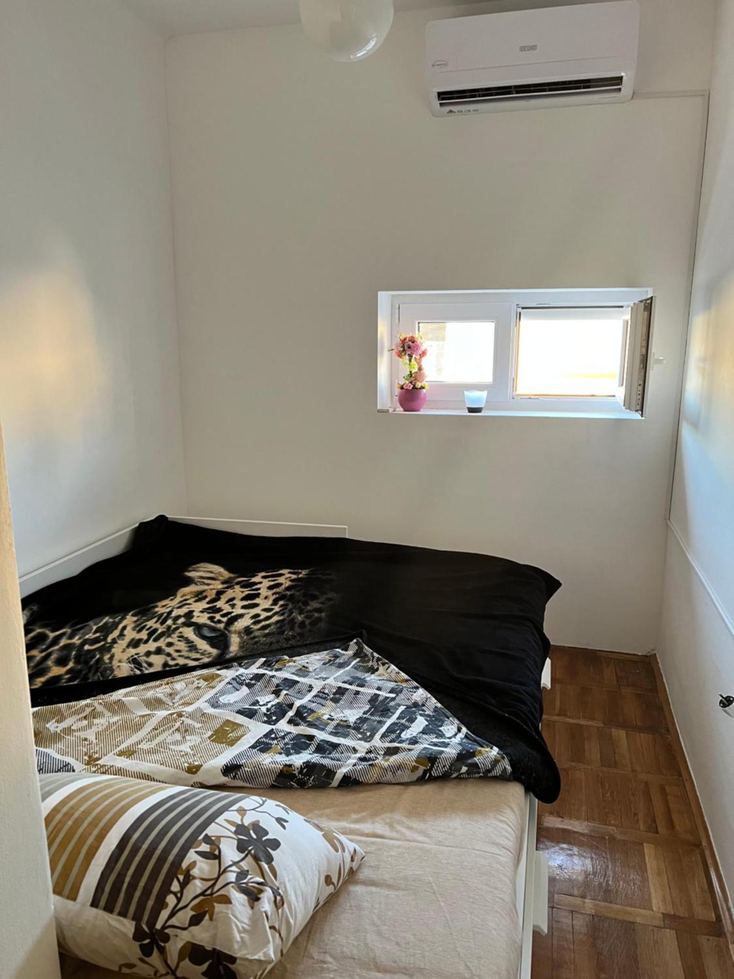 City Center Square Deluxe Nest Podgorica Exteriör bild